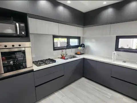 VENTA - CASA CON PISCINA EN CANNING - BARRIO ESTILO CAMPO - ¡SIN EXPENSAS
