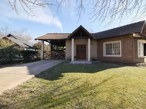 CASA  A ESTRENAR CON PILETA Y PISCINA Y QUINCHO