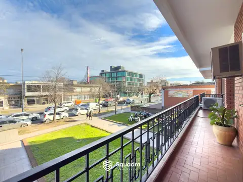 ALQUILER - Departamento de 3 dormitorios con balcón aterrazado, patio y depósito - Fisherton.