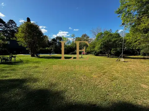 Venta de Casa Quinta en Loma Verde