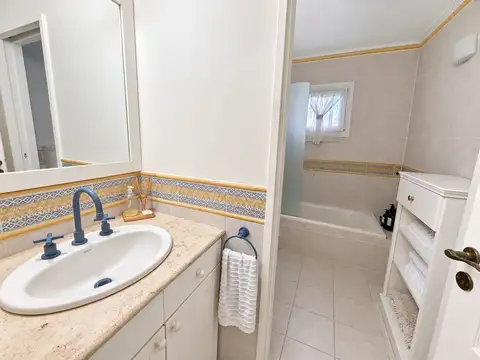 Casa en Venta con 3 cocheras