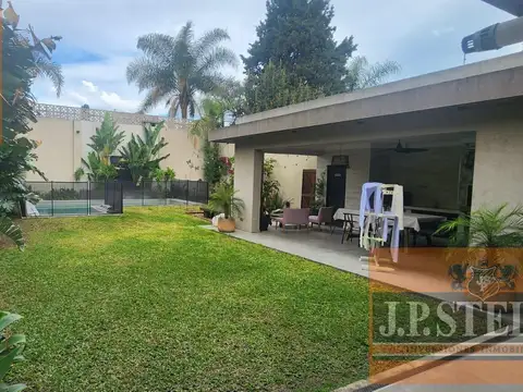 Casa Estilo Minimalista 4 Amb. 309 m² - Quincho - Pileta - Garage - Villa Luzuriaga - Barrio Marina