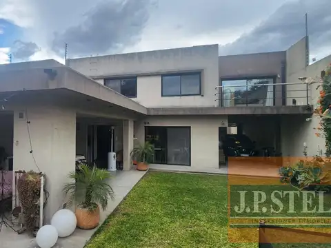 Casa en Venta con 5 cocheras