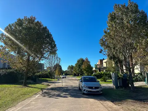 Terreno en Country Solar De Tafí, sobre principal a mts de portería