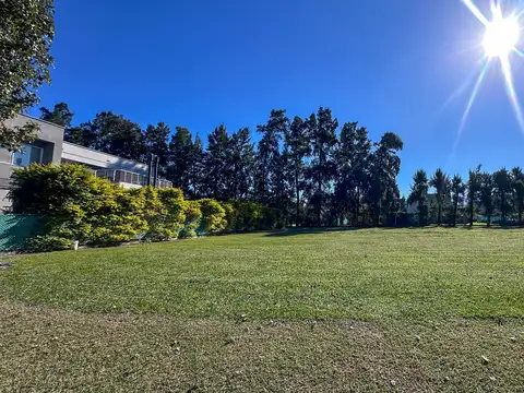 Terreno en Country Solar De Tafí, sobre principal a mts de portería