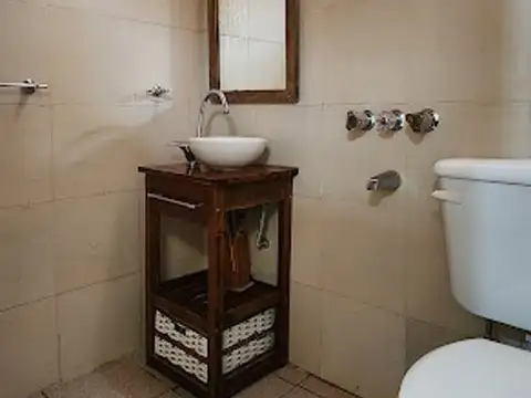 Casa 6 ambientes con 2 baños