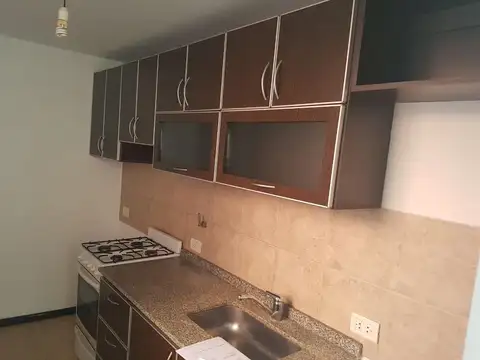 MUY LINDO DEPTO 2 DORM. 1 BAÑO BALCON FRENTE