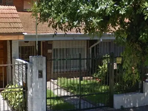 OPORTUNIDAD! DUPLEX LOTE 5 X 30, 3 DORMITORIOS (UNO EN P.B.), 2 BAÑOS, COCHERA