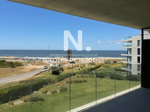 En venta espectacular apartamento de 4 dormitorios en Manantiales, con vista al mar, y parrillero exclusivo