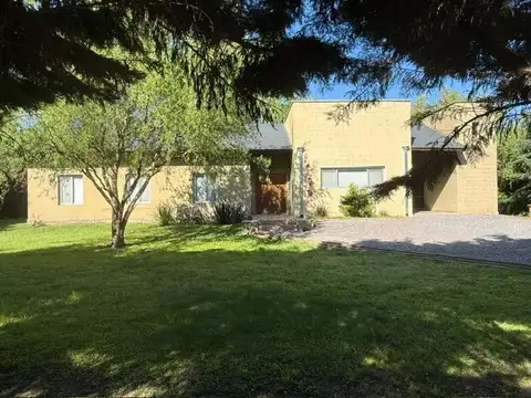 MODERNA CASA EN VENTA, CLUB DE CAMPO EL MORO, MARCOS PAZ