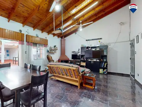 Calle los Fresnos 100