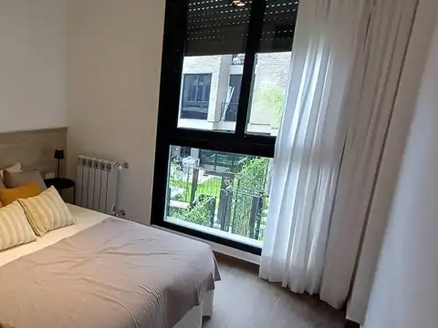 Departamento, con pileta y patio de uso exclusivo