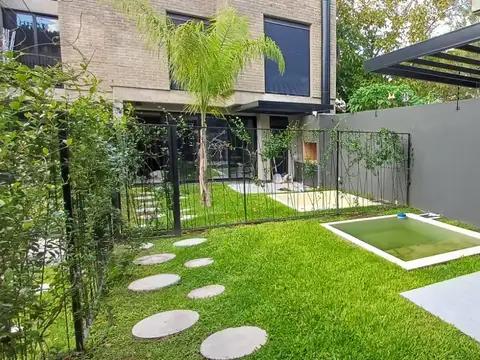 Departamento, con pileta y patio de uso exclusivo