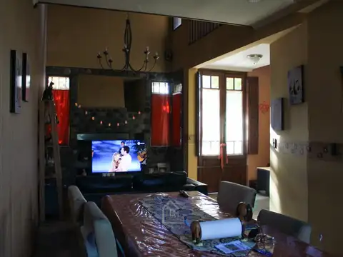 APTA CRÉDITO | Excelente casa de categoría con parque y piscina | Ituzaingó
