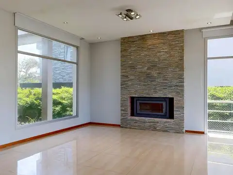 Casa en Venta con 4 cocheras