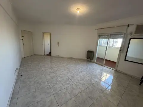 Charlone 600, Piso 14