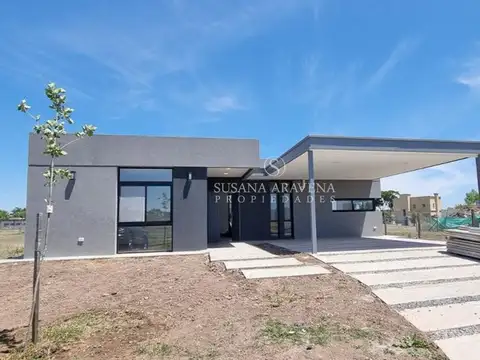 Casa  en Venta en Santa Lucia, Pilar del Este, Pilar
