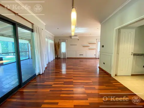 Casa en Venta con 3 cocheras