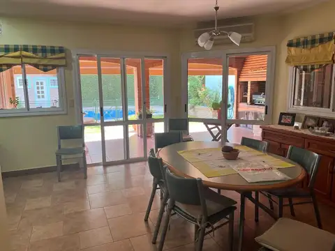 Casa en Venta con 3 cocheras