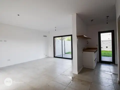 Depto Tipo Casa 4 ambientes con 2 baños