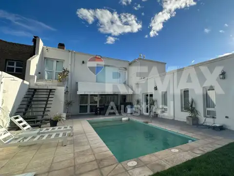 Casa 5 ambientes con 2 baños
