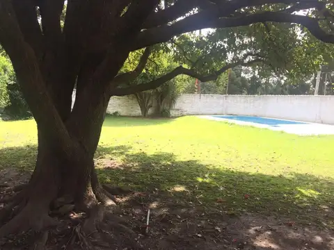 Casa 7 ambientes con 2 baños