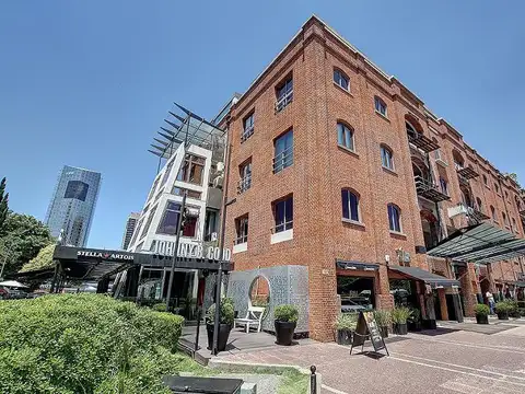 Oficina de 156 M2 con vistas al dique. Cochera fija por rampa. Seguridad 24 hs.