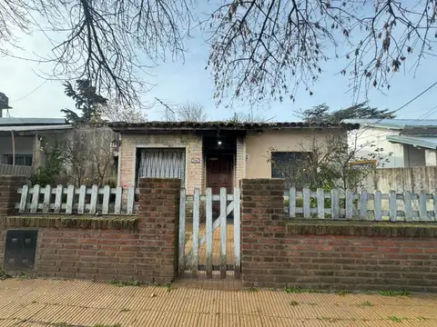 CASA EN VENTA EN MATHEU A REFACCIONAR