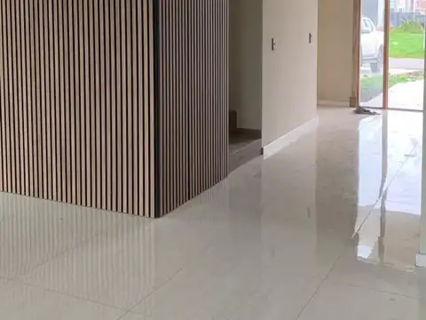 Casa 5 ambientes con 4 baños
