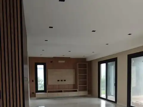 Casa 5 ambientes con 4 baños