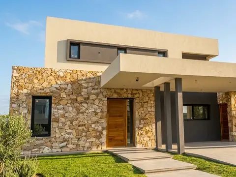 Casa a estrenar 4 dorm, 3 suites y piscina - Terralagos, Canning