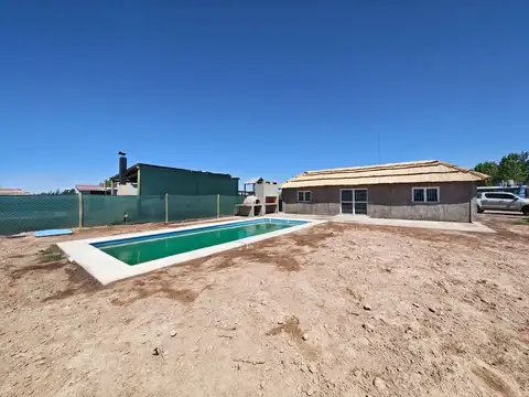 QUINCHO CON PILETA EN CORRALITOS ,COLONIA SEGOVIA.