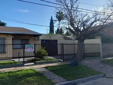 CASA EN ALQUILER CON PILETA