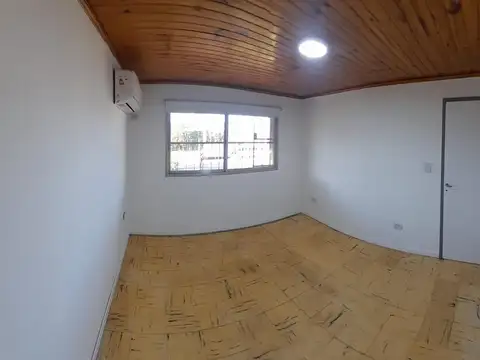 Casa en Alquiler con 2 cocheras