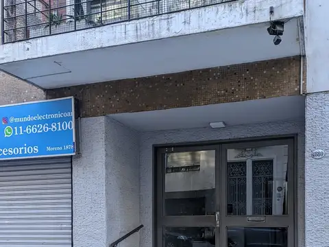 Inmejorable oportunidad: amplio departamento con potencial único en Moreno y Entre Rios