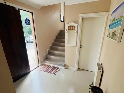 Casa 5 ambientes con 4 baños