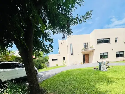 Casa En Venta Barrio Altos De Manzanares, cerca de la Entrada 59,5