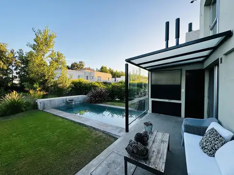 Casa en  venta 3 dormitorios en Los Pasos barrio de Jockey Club