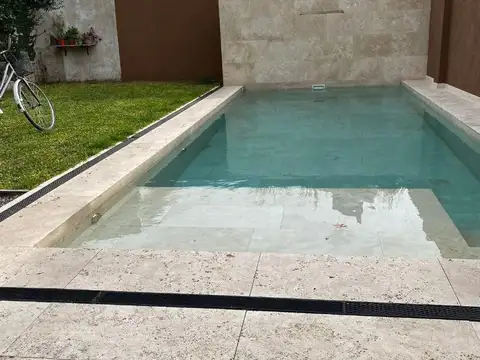 Venta casa 4 amb quincho-pileta.TODO EN PB.Palomar