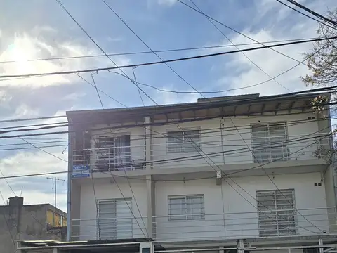 Planta Baja Frente, 3 Ambientes Con Cochera, Excelente Ubicación  