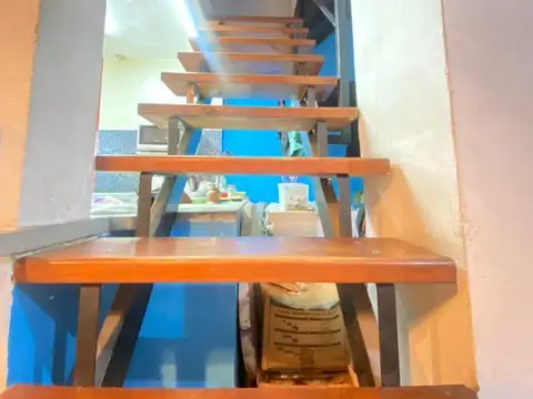 PH - TIPO CASA EN VENTA. 4 AMBIENTES. 2 BAÑOS. TERRAZA.