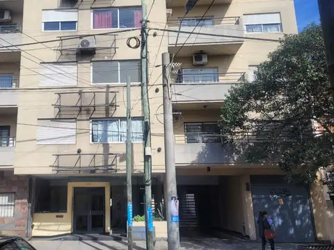SE VENDE DEPARTAMENTO DE 2 AMBIENTES MUY LUMINOSO EN MORON SUR, AL CONTRAFRENTE - FICHA 9674