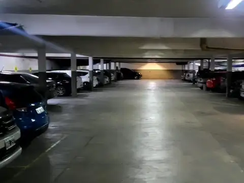 Excelente Cochera y baulera en Villa Luro