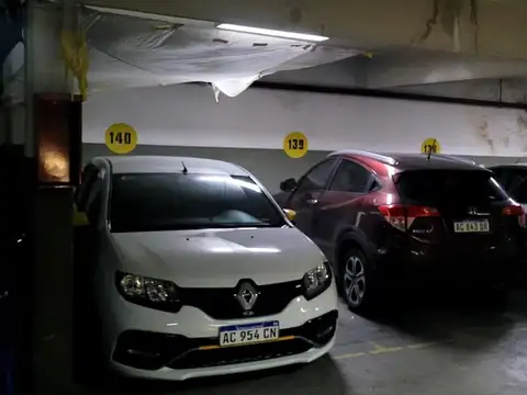 Excelente Cochera y baulera en Villa Luro