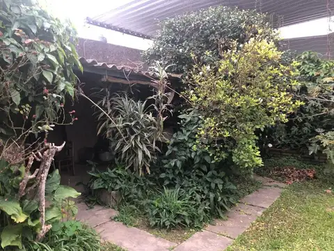 Oportunidad!, ¡Casa en Venta en Calle, Almirante Brown 2260!