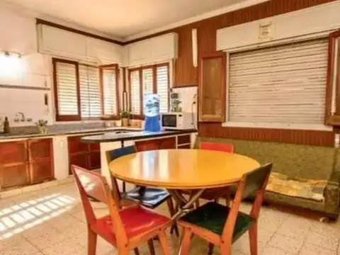 Oportunidad!, ¡Casa en Venta en Calle, Almirante Brown 2260!