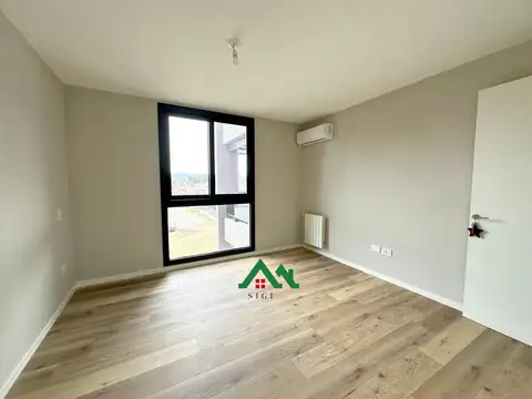Departamento en venta de 1 dormitorio y cochera desocupado en Épica sobre Recta Martinolli