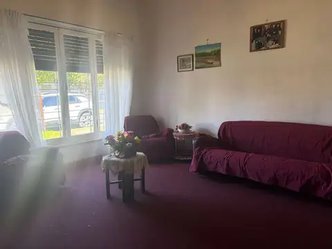 Casa con salida a dos calles en Banfield