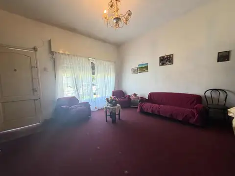 Casa en Venta con 3 cocheras