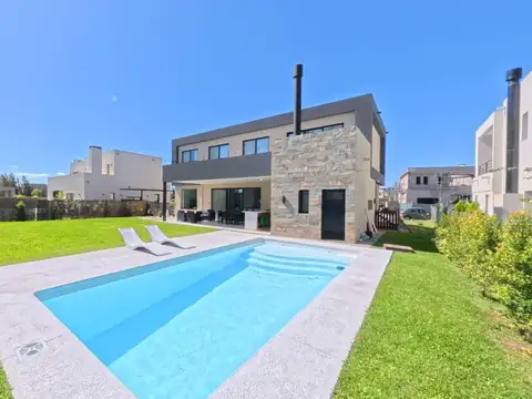 Venta casa c/ amarra - Barrio Náutico El Canal - Villanueva